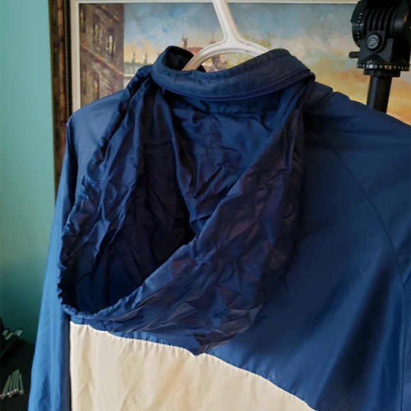 Oyster Bay Windbreaker (Medium) - Picture 4 of 8